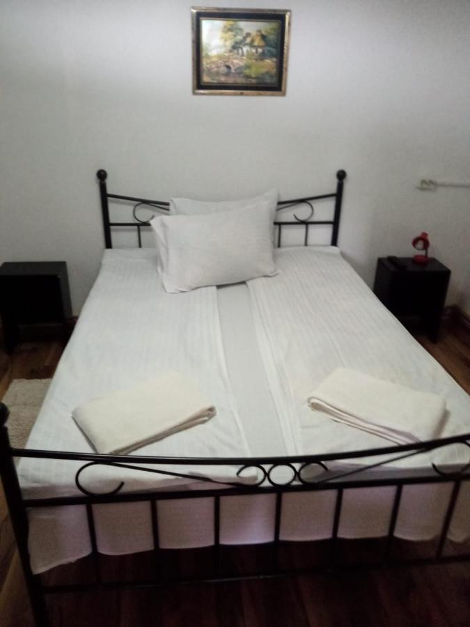Casa Iuliana Otel Subcetate  Dış mekan fotoğraf
